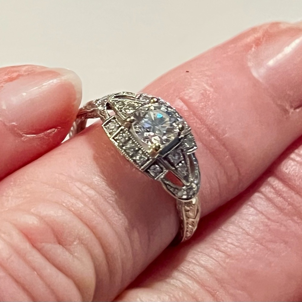 Jolie Designs 18k Wht Gold Diamond Ring & Accent Diamonds; 2014 cert appraisal